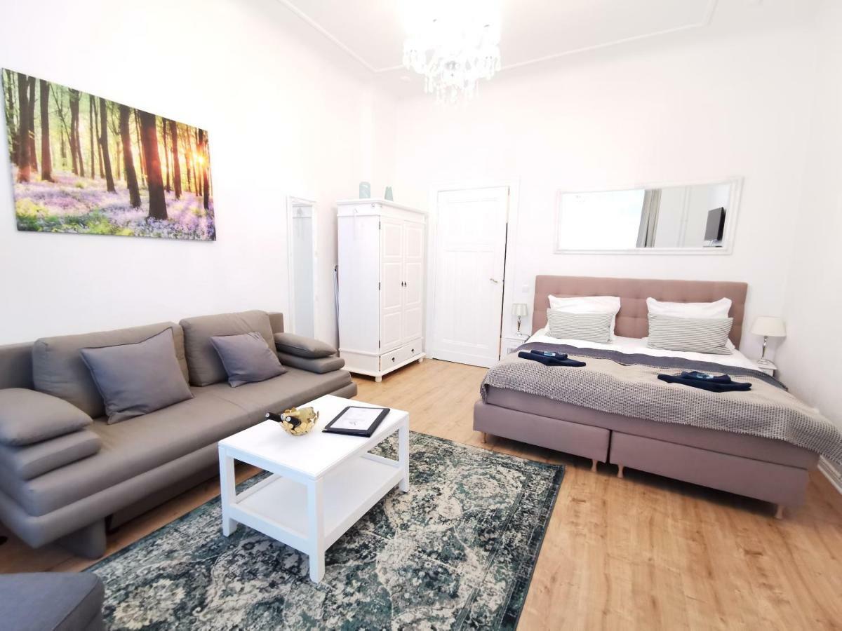 Kvh By Rockchair Apartments L Superhost Status L Boxspringbett Am Schloss Charlottenburg Welcomes You! Berlin Dış mekan fotoğraf
